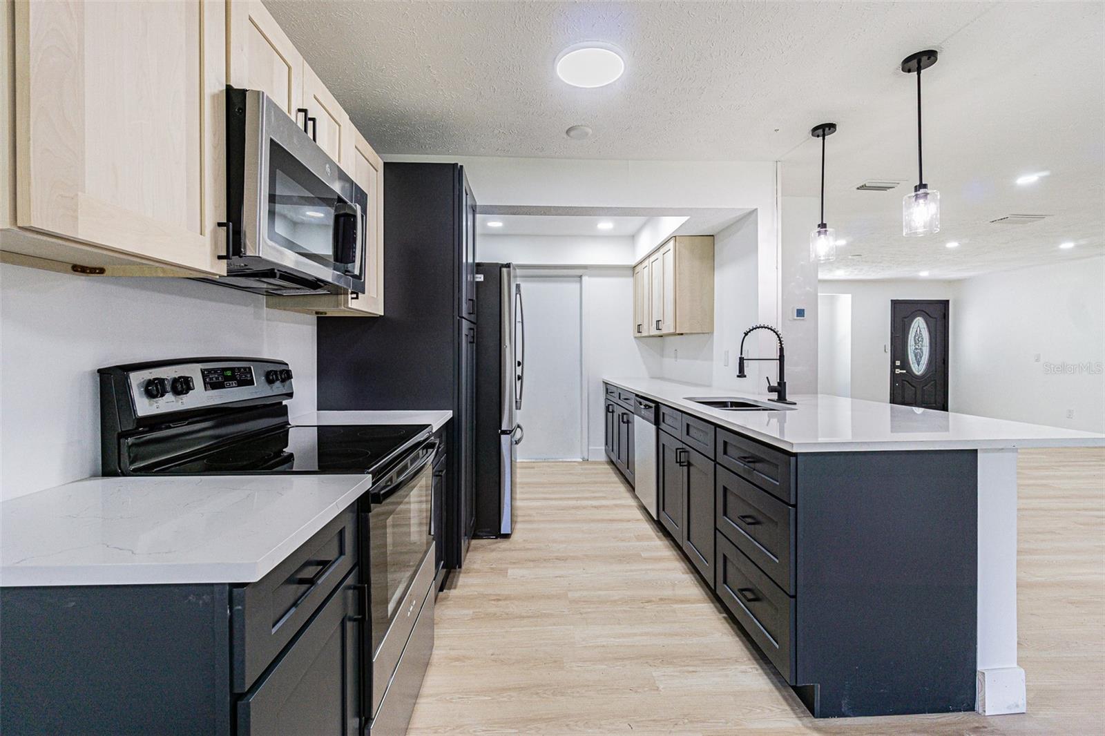 LAKESIDE ESTATES - Residential