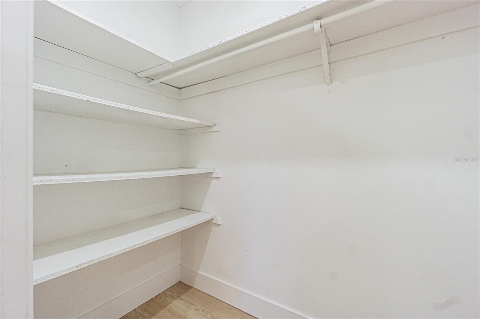 LAKESIDE ESTATES - Residential