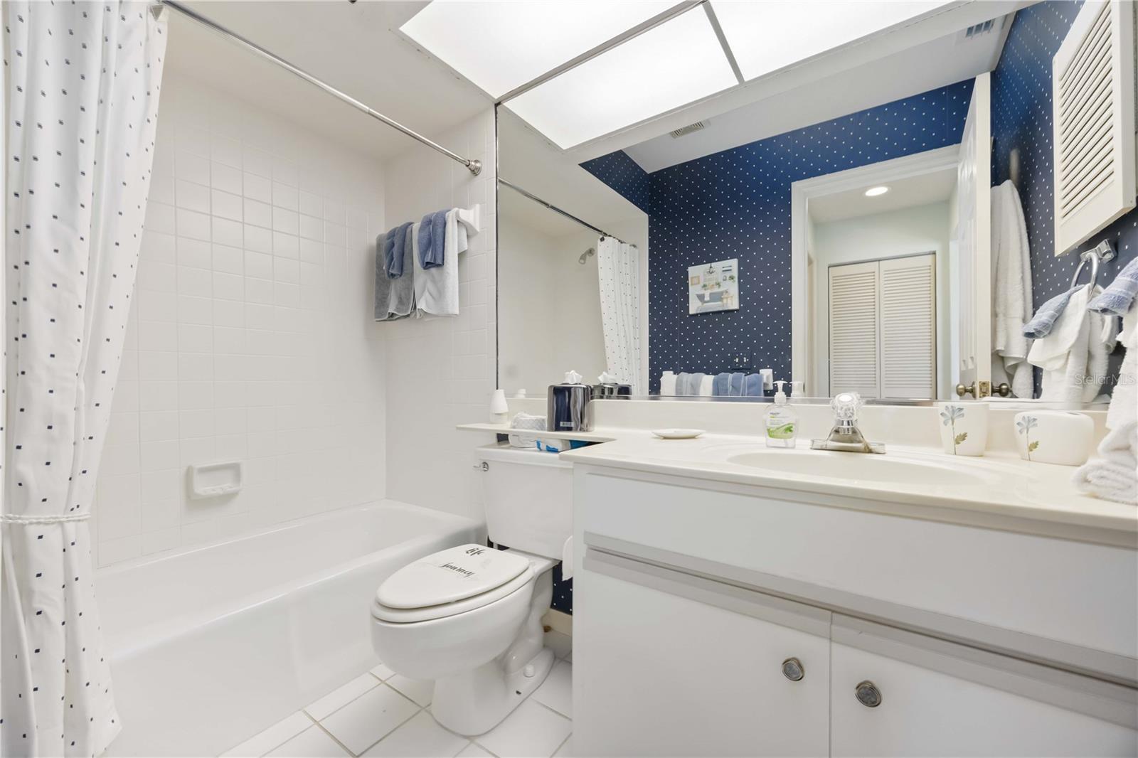 HARRINGTON LAKE - Residential