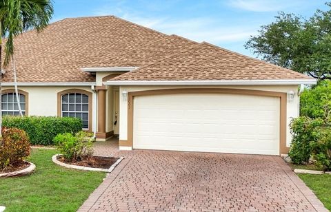Photo of 1002 SE 13th Avenue, Cape Coral, FL 33990 (MLS # C7517719)