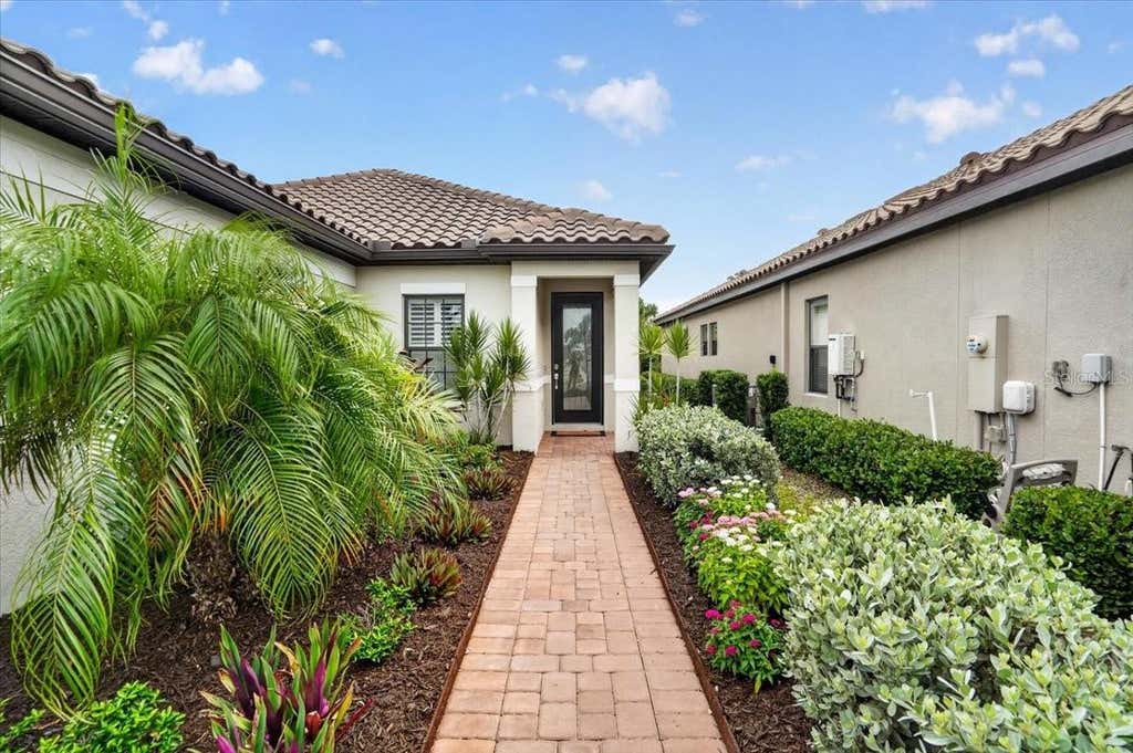 Photo of 4642 Crestpoint Way, Palmetto, FL 34221 (MLS # TB8520028)