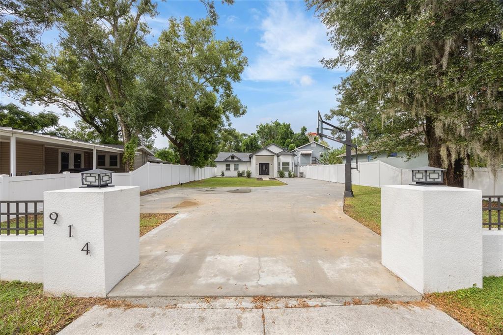 Photo of 914 E North Bay Street, Tampa, FL 33603 (MLS # TB8426879)