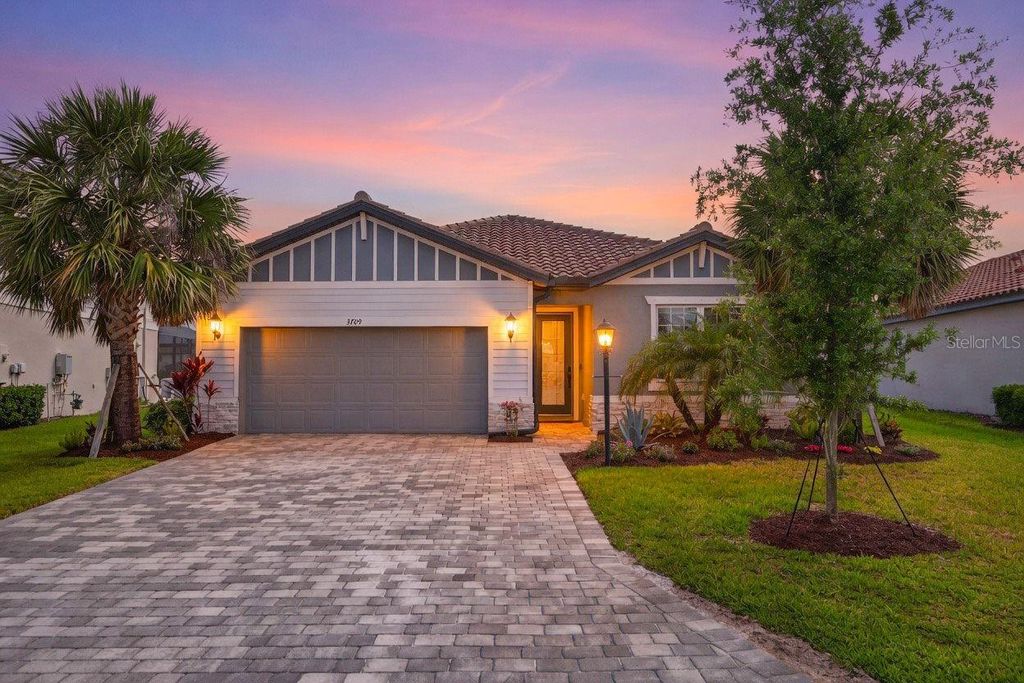 Photo of 3709 Savanna Palms Court, Bradenton, FL 34211 (MLS # TB8502085)