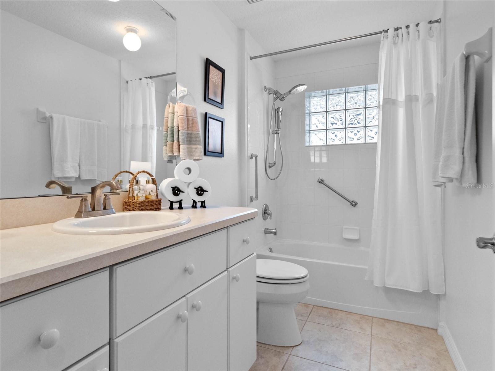 ROYAL HIGHLANDS PH 02 LT 992 ORB 1976 PG 173 - Residential