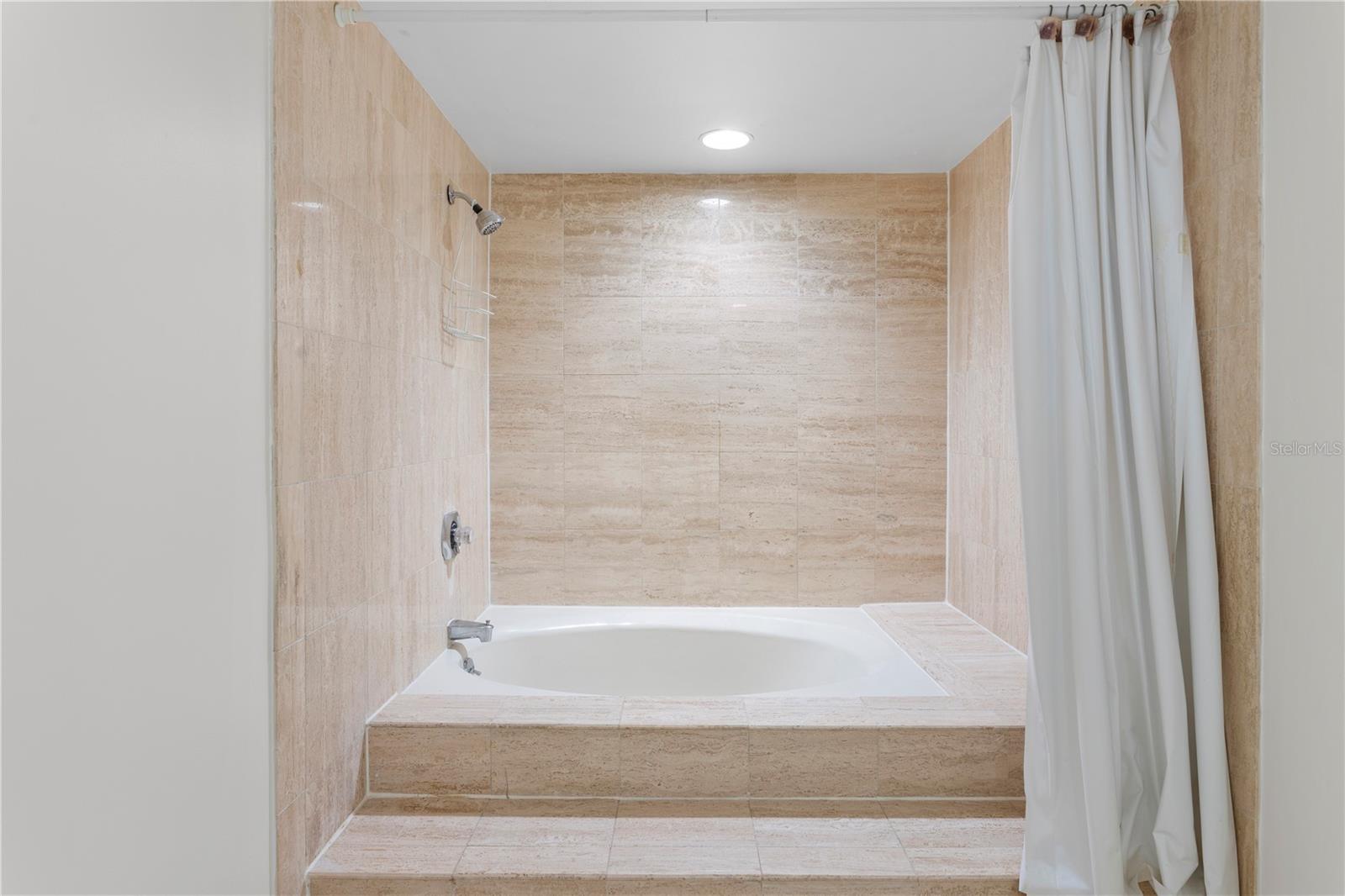 MONTE CARLO TOWERS A CONDOMINI - Residential