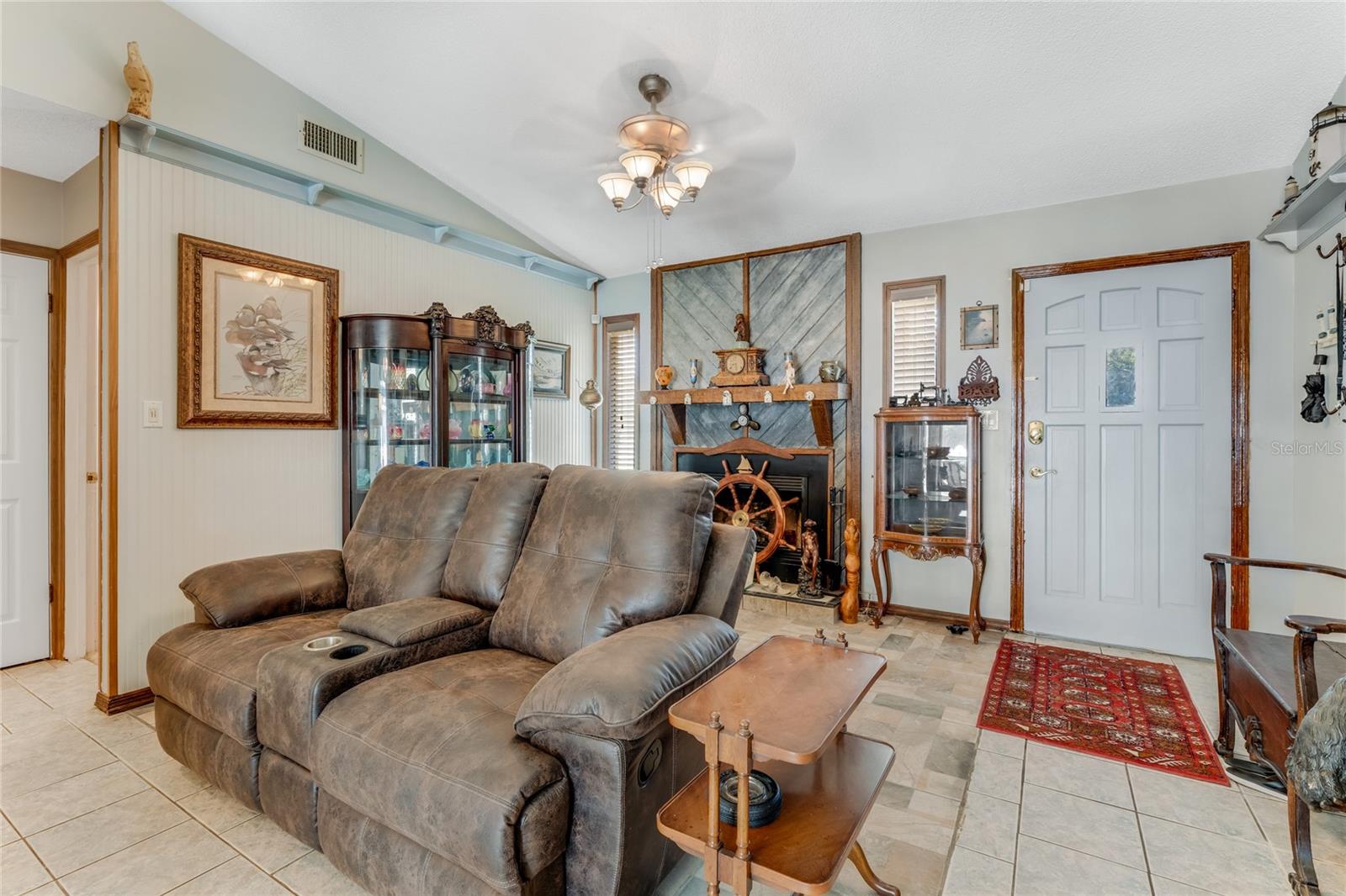 466 LELAND DRIVE