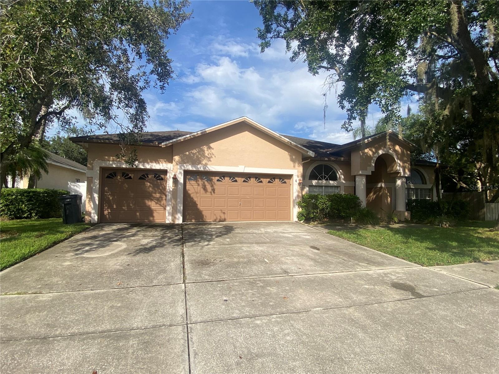 Great rental in the heart of Wesley Chapel, located for your convenience, good schools, shopping, dining, entertainment and access to all of greater Tampa Bay. This 4/3 features a pool and ample back yard plus a lanai, enjoy the coveted life style of Wesley Chapel.