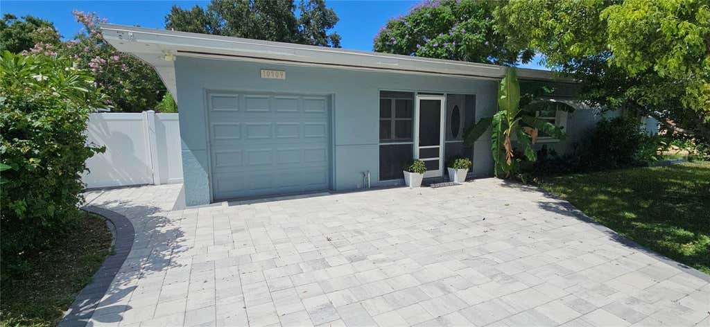 Photo of 10709 115th Avenue, Seminole, FL 33778 (MLS # TB8538432)