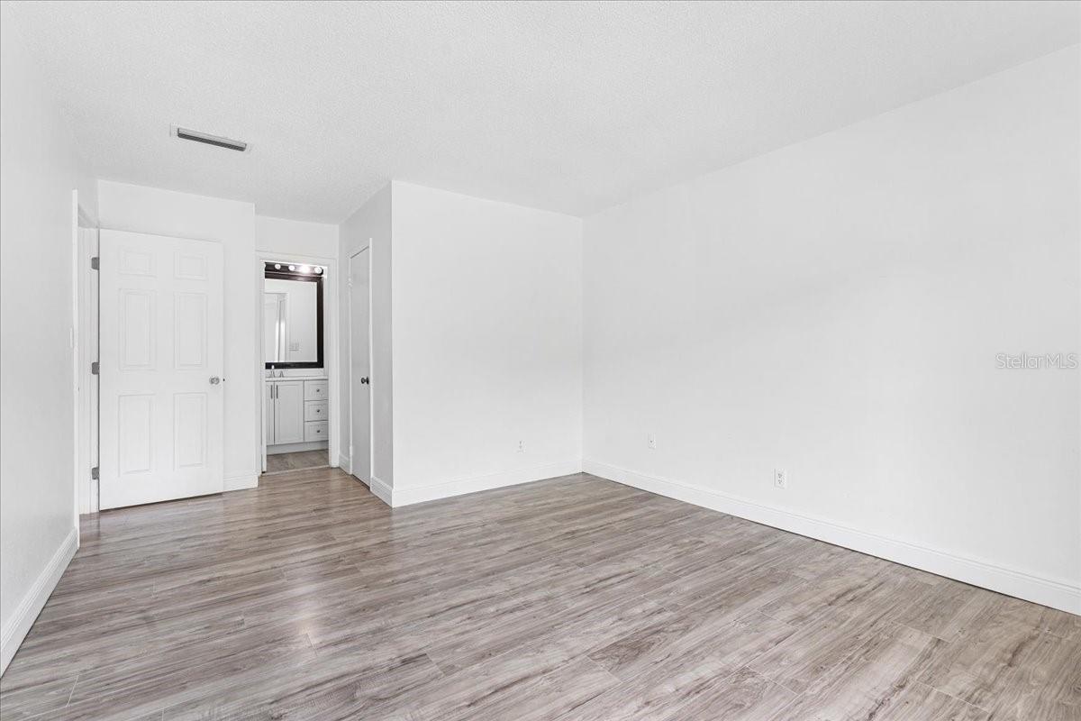 JAMESTOWN CONDO - Residential