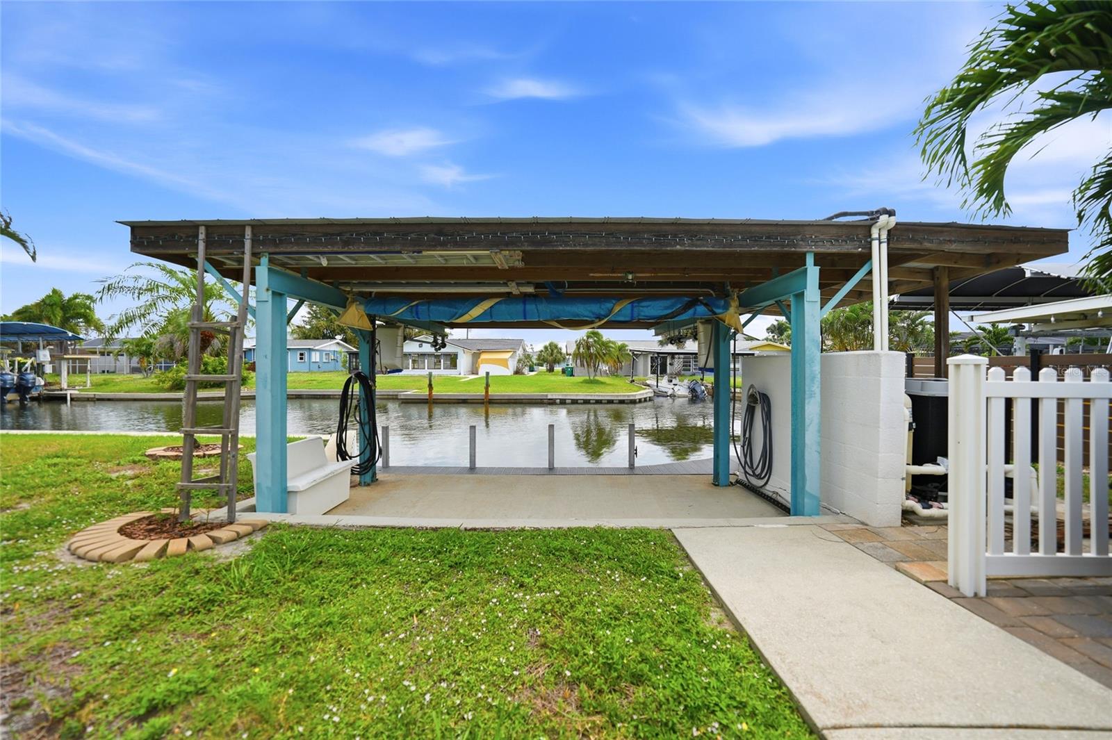 1433 LEMON BAY DRIVE