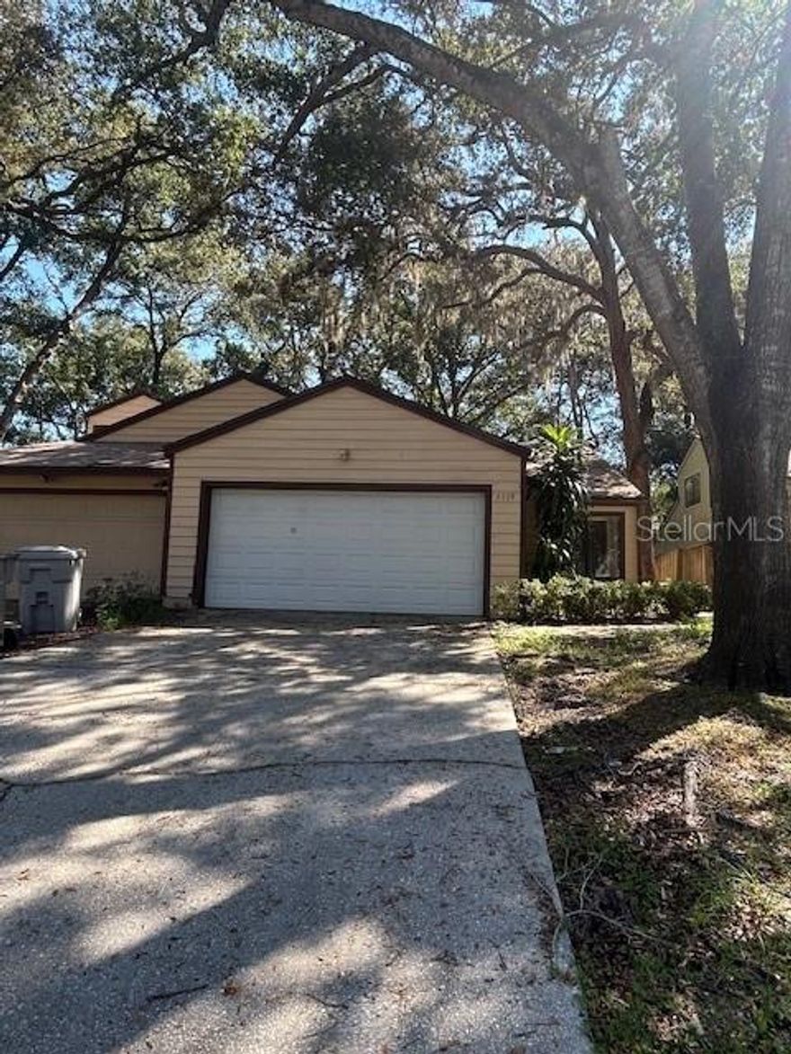 This is a must see!! Spacious 3/2 with a two car garage.  ½ of a Duplex in great Apopka location.
Fresh paint, shaded lot, wood burning fireplace and full size washer and dryer hook ups.