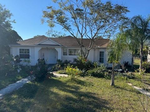 A home in LAKE WALES