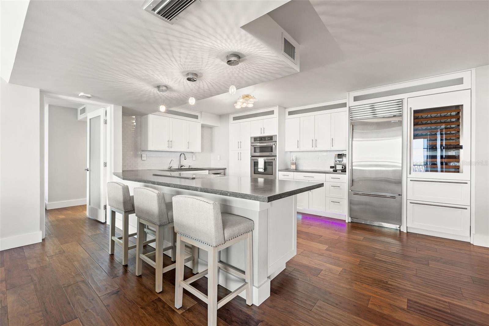 500 TREASURE ISLAND CAUSEWAY 308