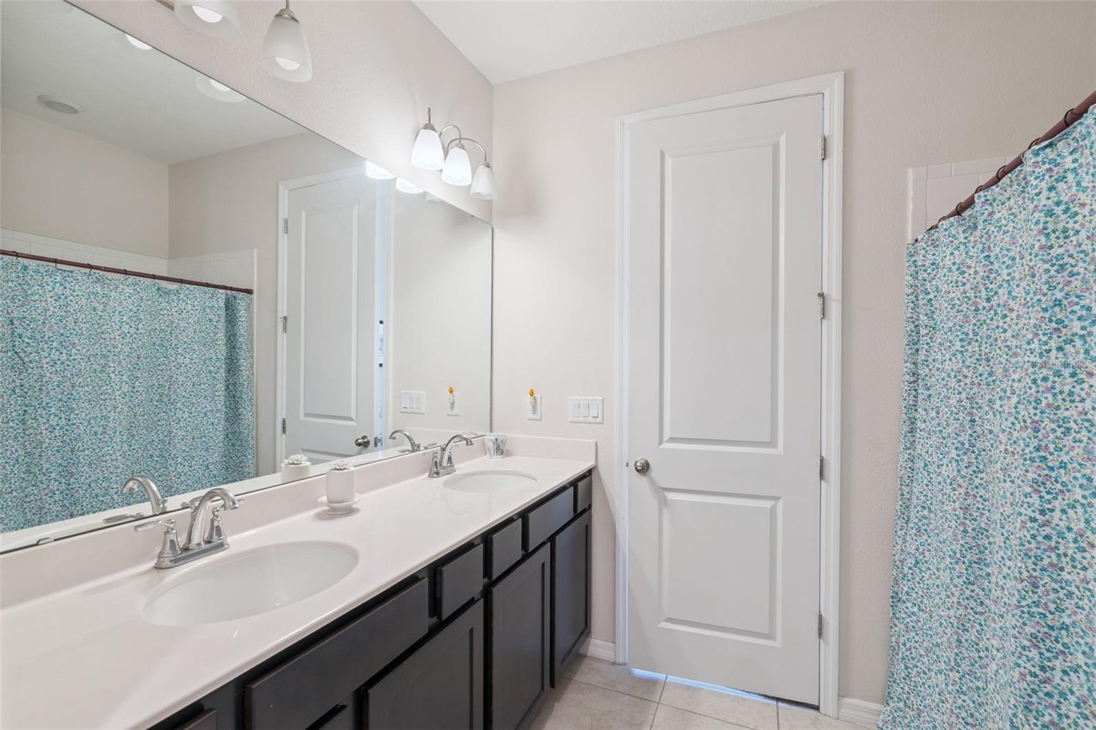 SEASONS/HERITAGE SQUARE - Residential