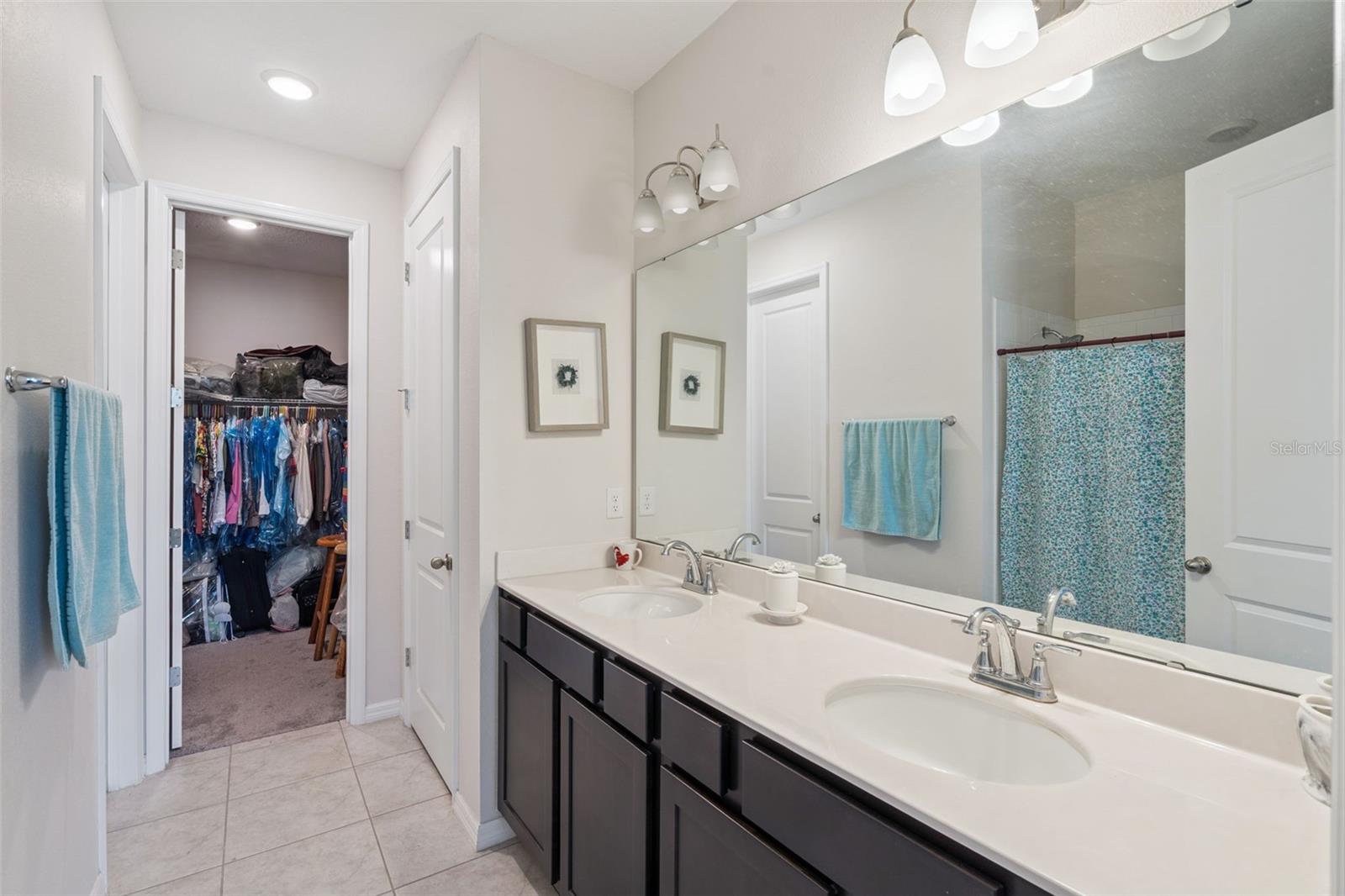 SEASONS/HERITAGE SQUARE - Residential