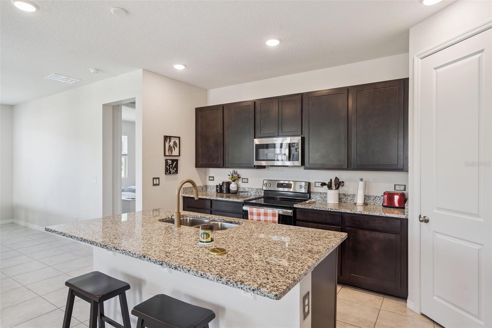 SEASONS/HERITAGE SQUARE - Residential