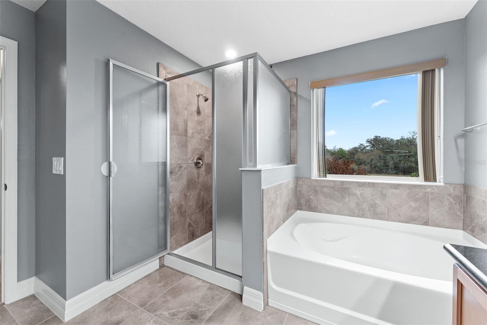 CREEKSTONE - Residential