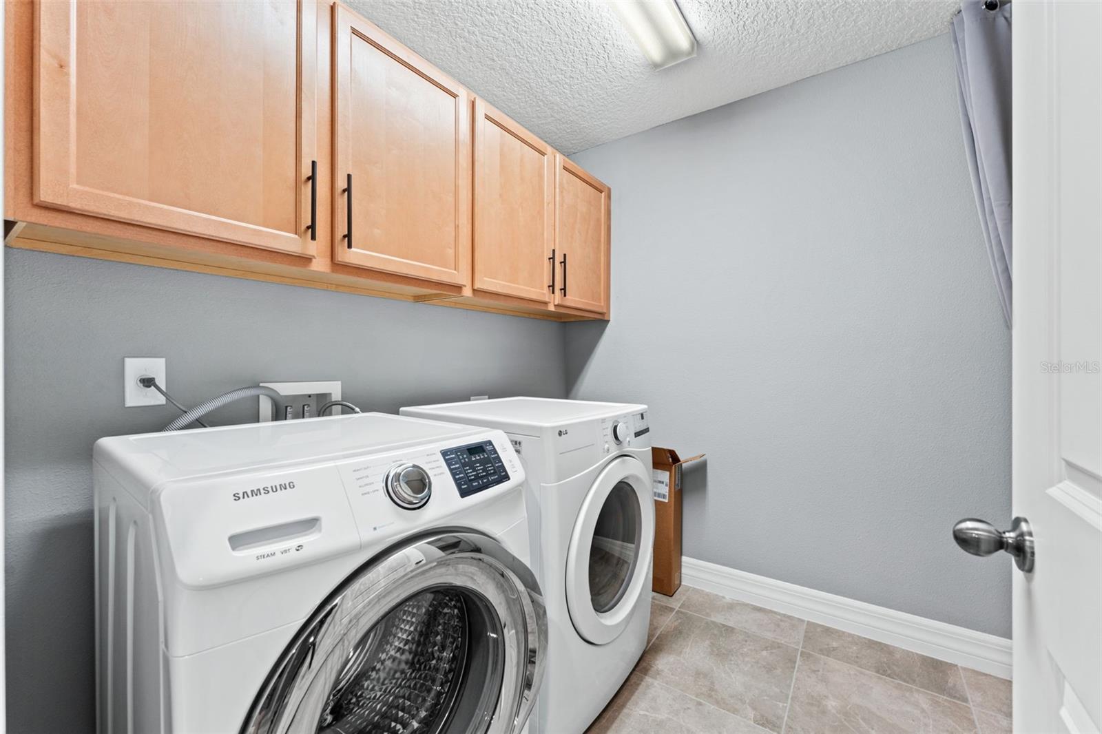 CREEKSTONE - Residential