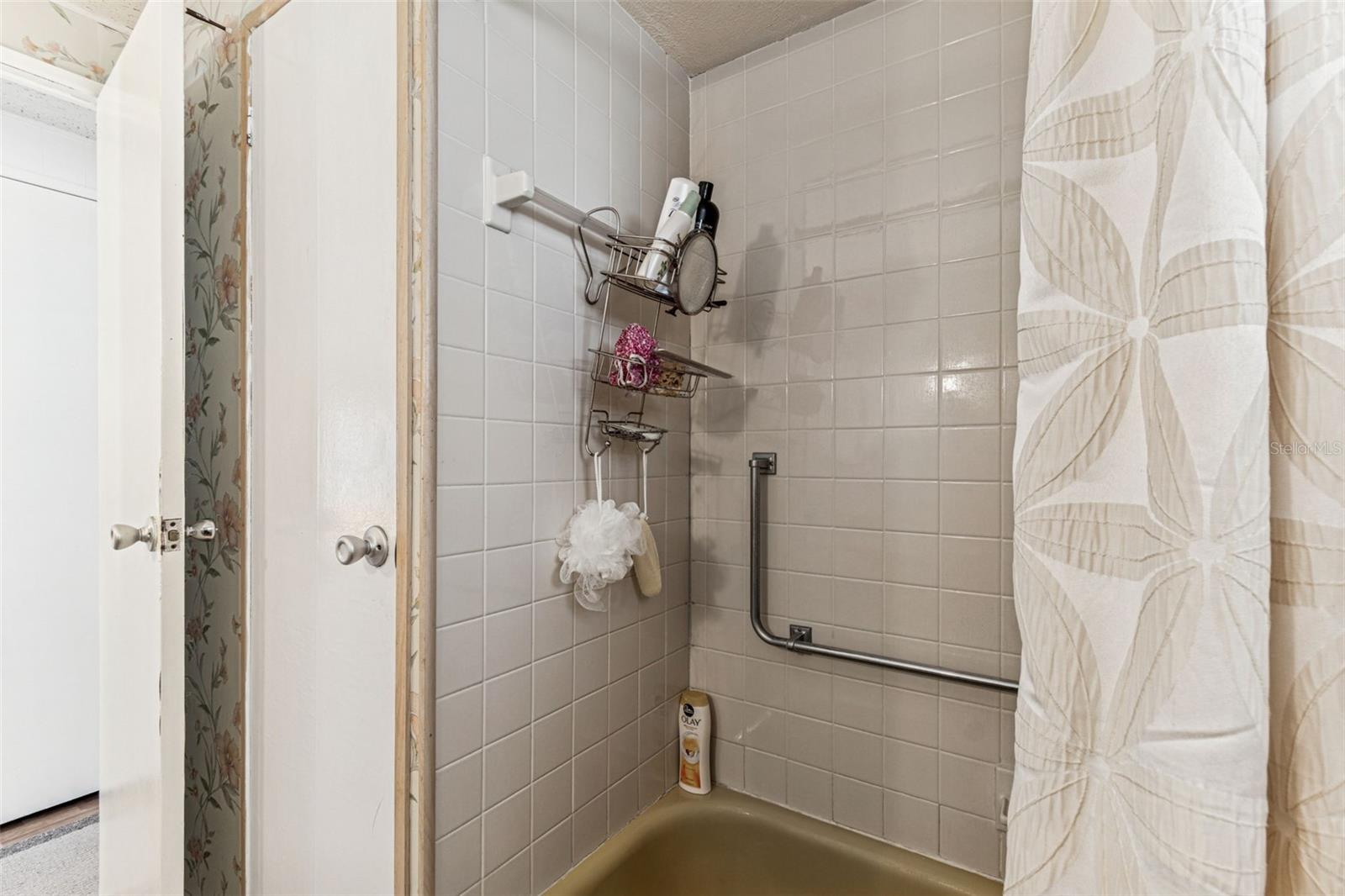 FOUR SEASONS ESTATE RESIDENT OWNED COMMUNITY INC - Residential