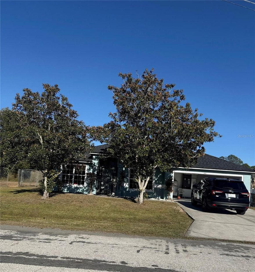 Beautiful home available for rent in the heart of Poinciana. This property features a screened-in back porch, perfect for relaxing, and a fully fenced backyard for added privacy and outdoor enjoyment.

Conveniently located near shopping, schools, and major roads.
