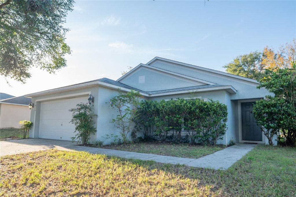 Photo of 1836 Ridge Valley Street, Clermont, FL 34711 (MLS # G5112397)