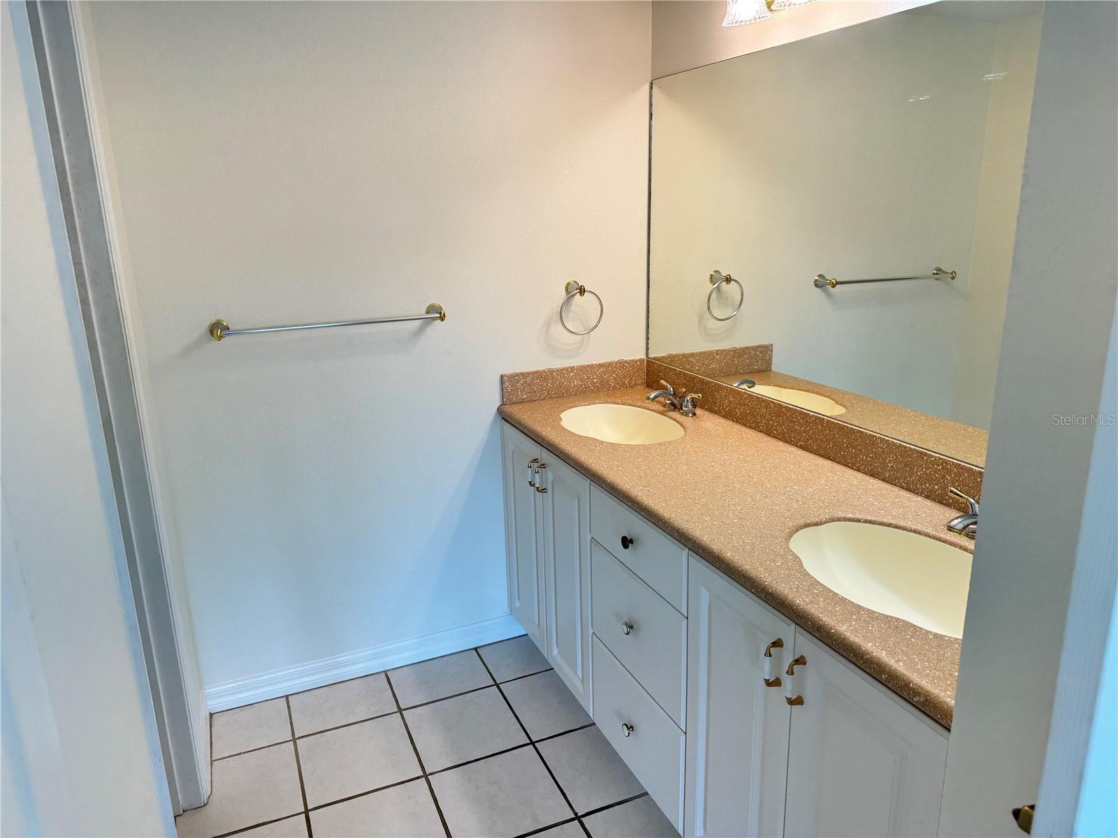 RIVER YACHT & RACQUET CLUB 1 - Residential