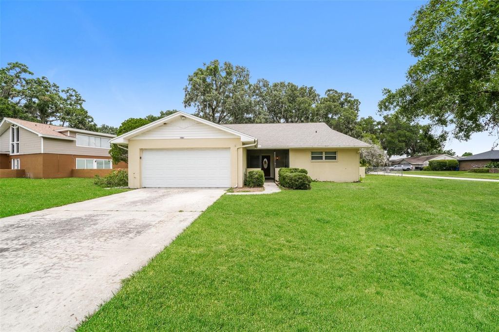 Photo of 1001 Meadowcrest Drive, Valrico, FL 33594 (MLS # O6317907)