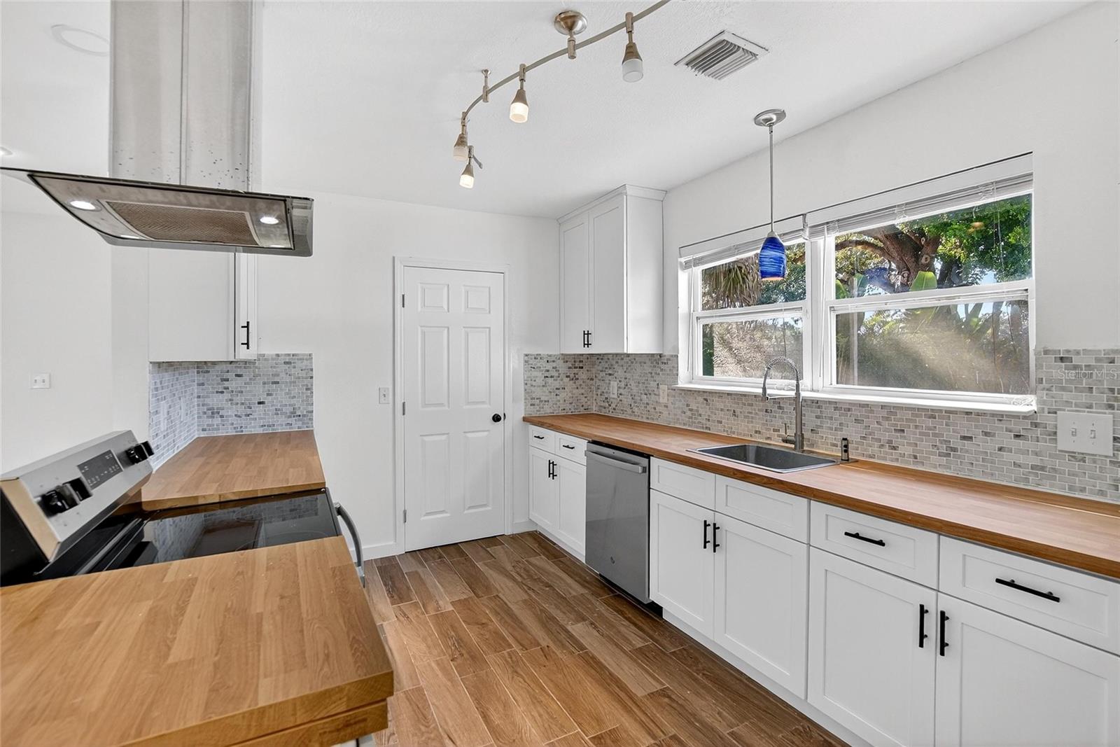 SUNSET PARK - Residential