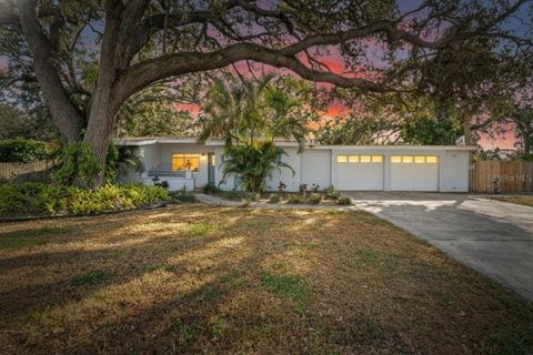 Photo of 4634 W Sunset Boulevard, Tampa, FL 33629 (MLS # TB8450044)