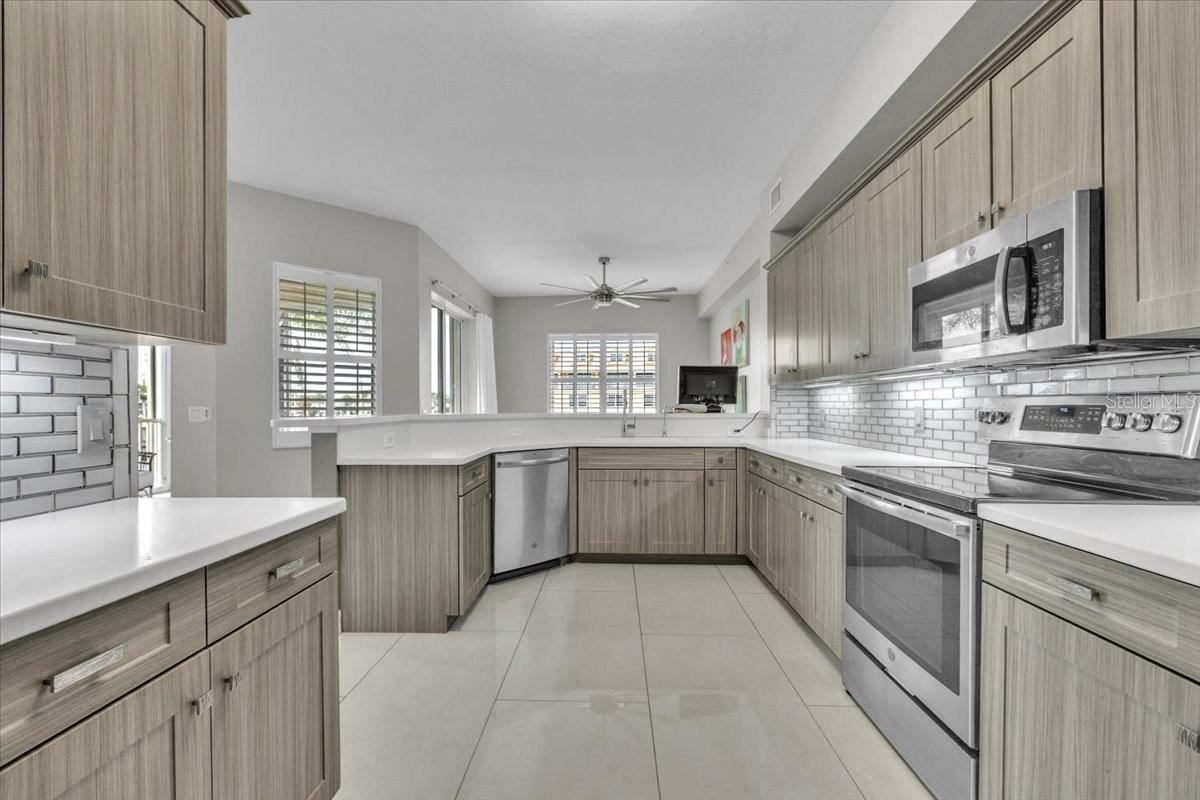 BREAKERS COURT - Residential