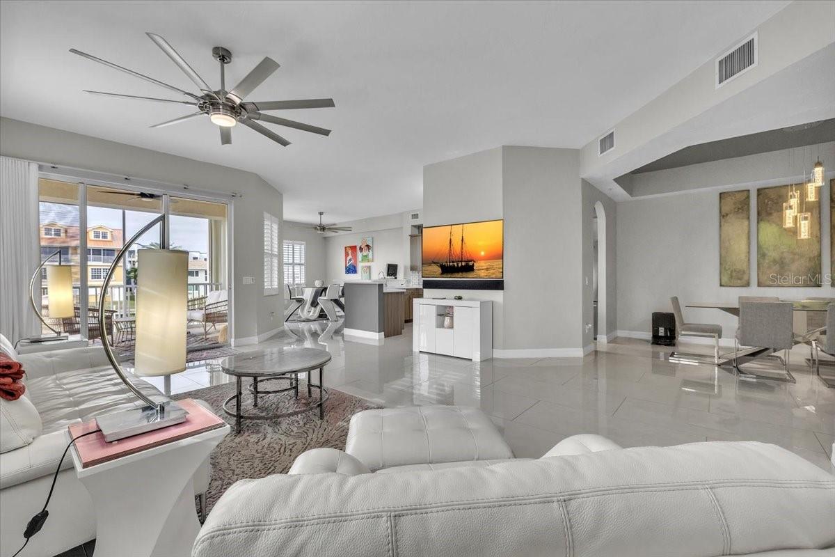 BREAKERS COURT - Residential