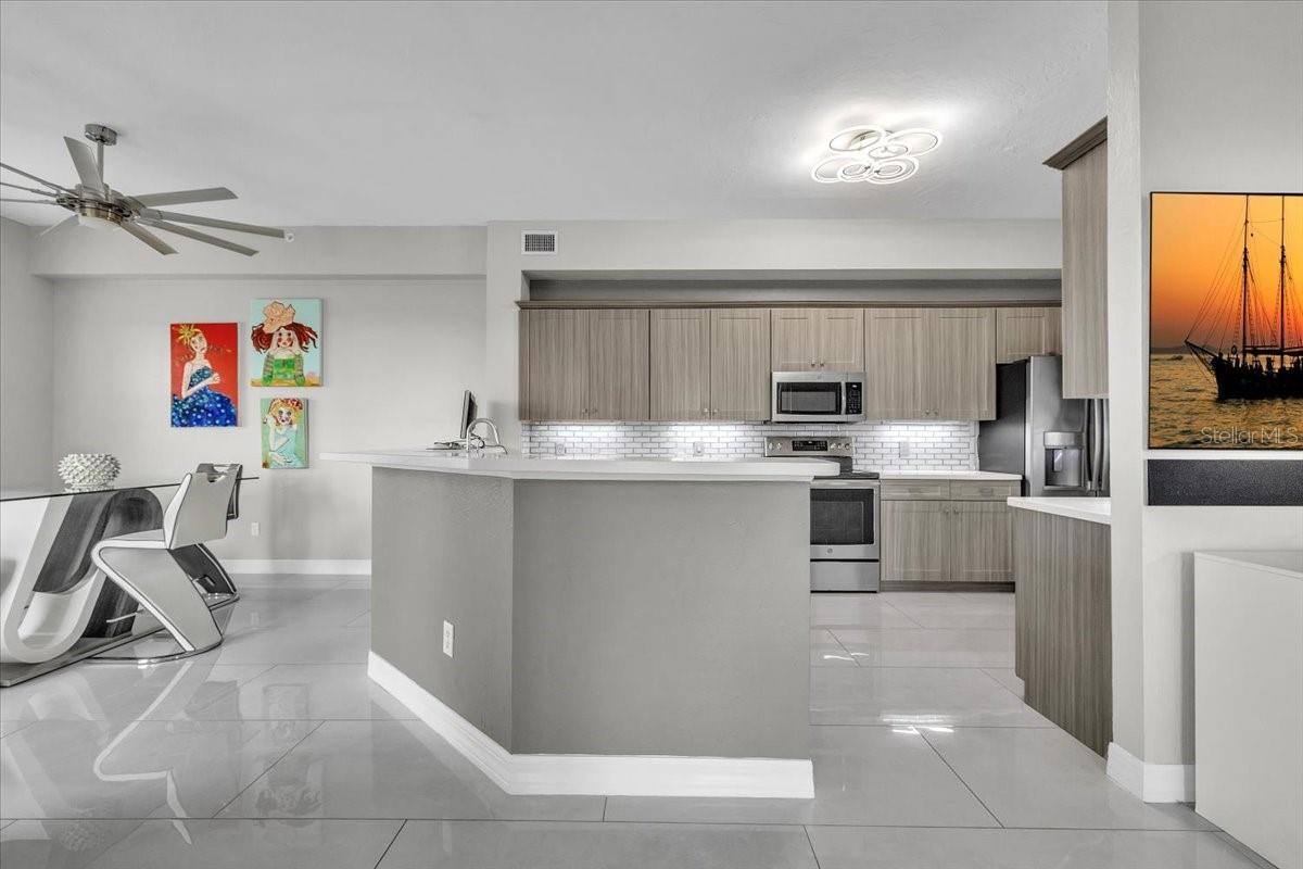 BREAKERS COURT - Residential