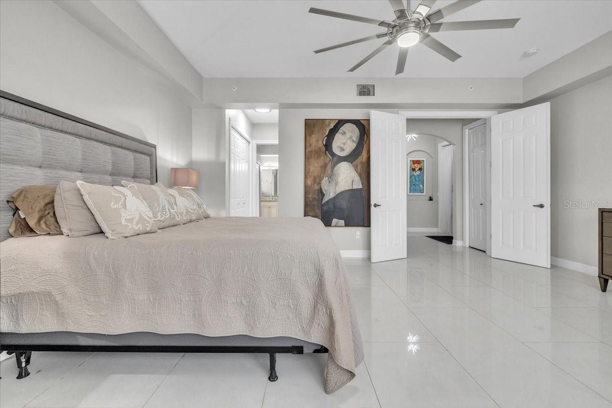 BREAKERS COURT - Residential