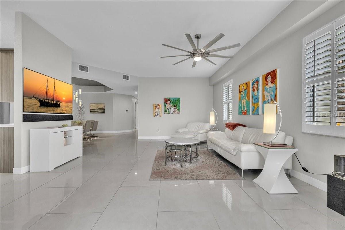 BREAKERS COURT - Residential