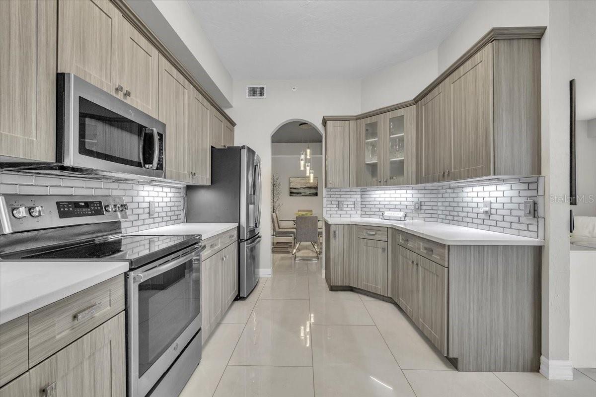 BREAKERS COURT - Residential