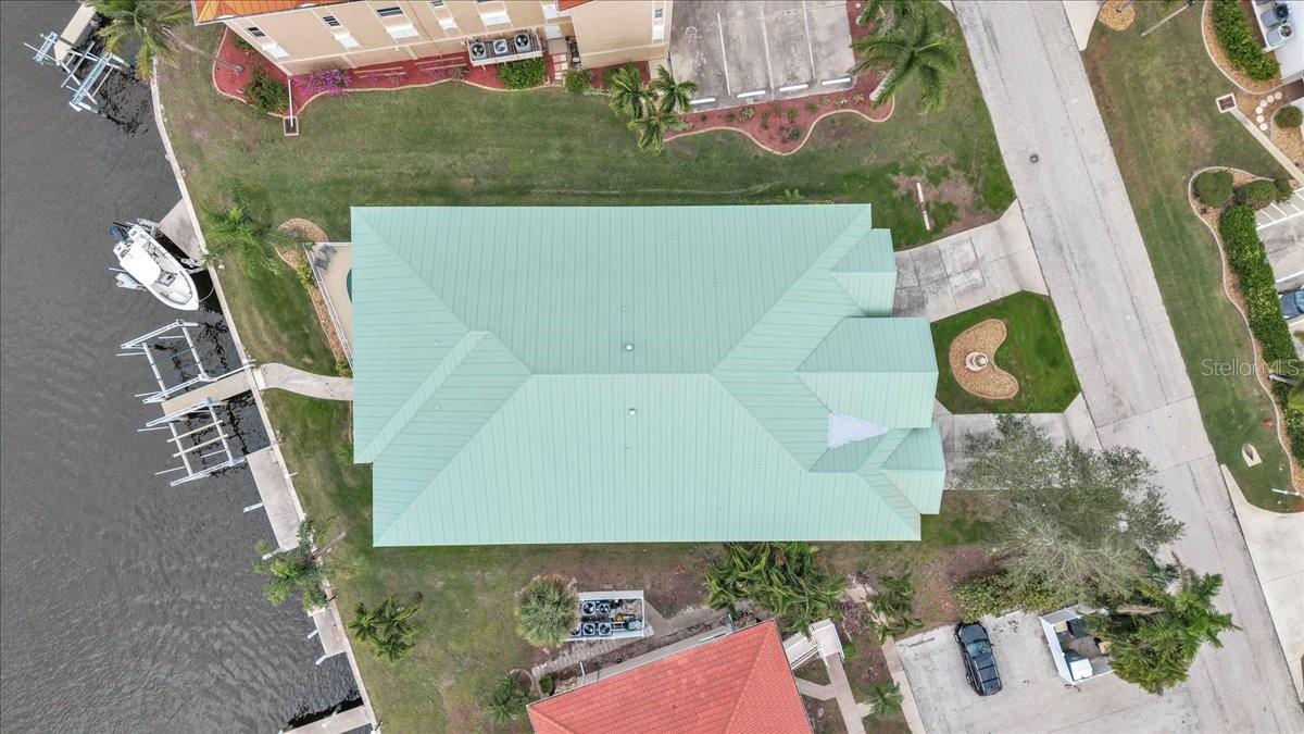 BREAKERS COURT - Residential