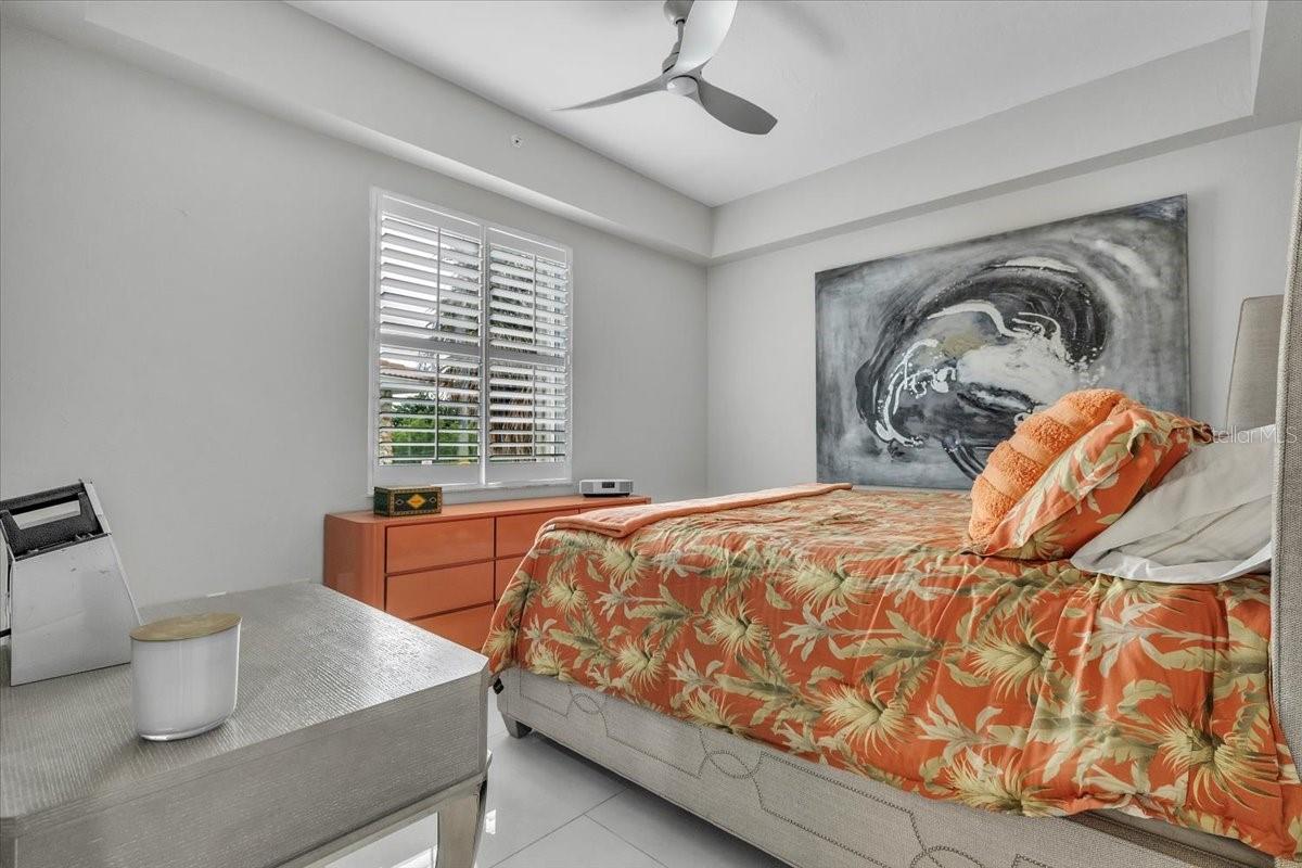 BREAKERS COURT - Residential