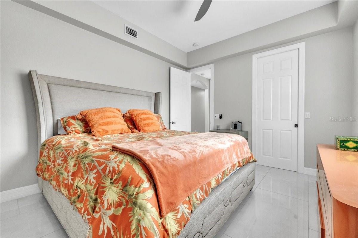 BREAKERS COURT - Residential