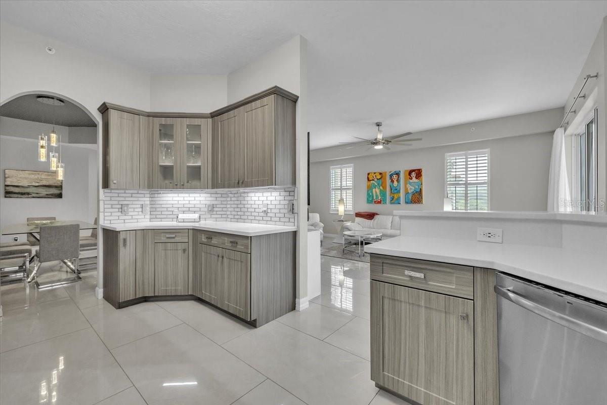 BREAKERS COURT - Residential