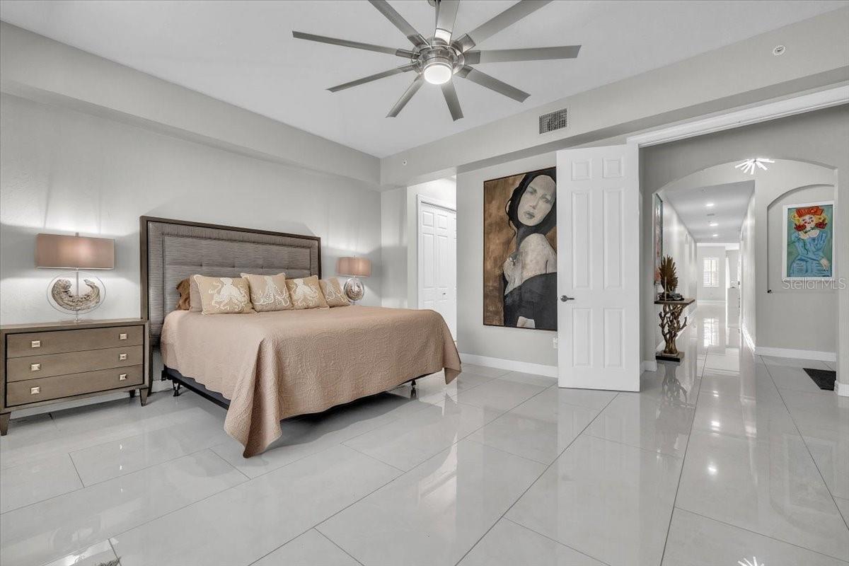 BREAKERS COURT - Residential