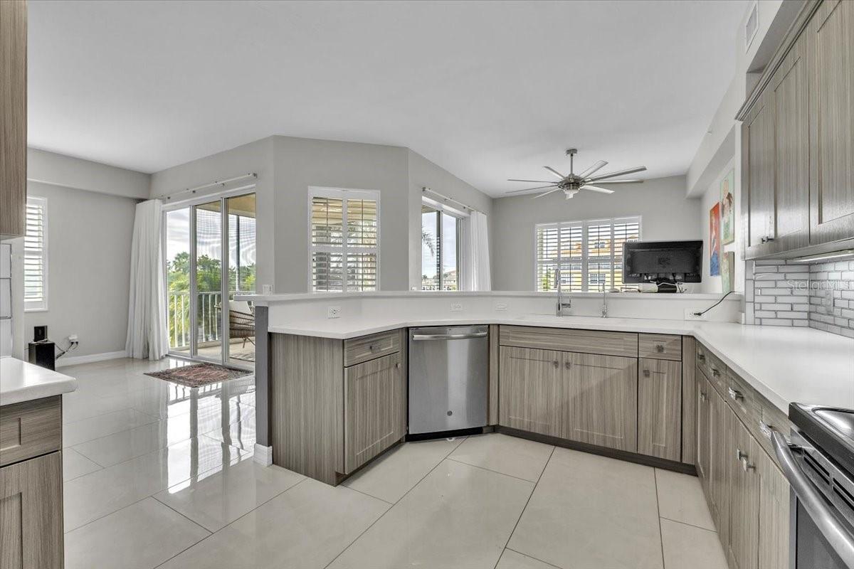 BREAKERS COURT - Residential