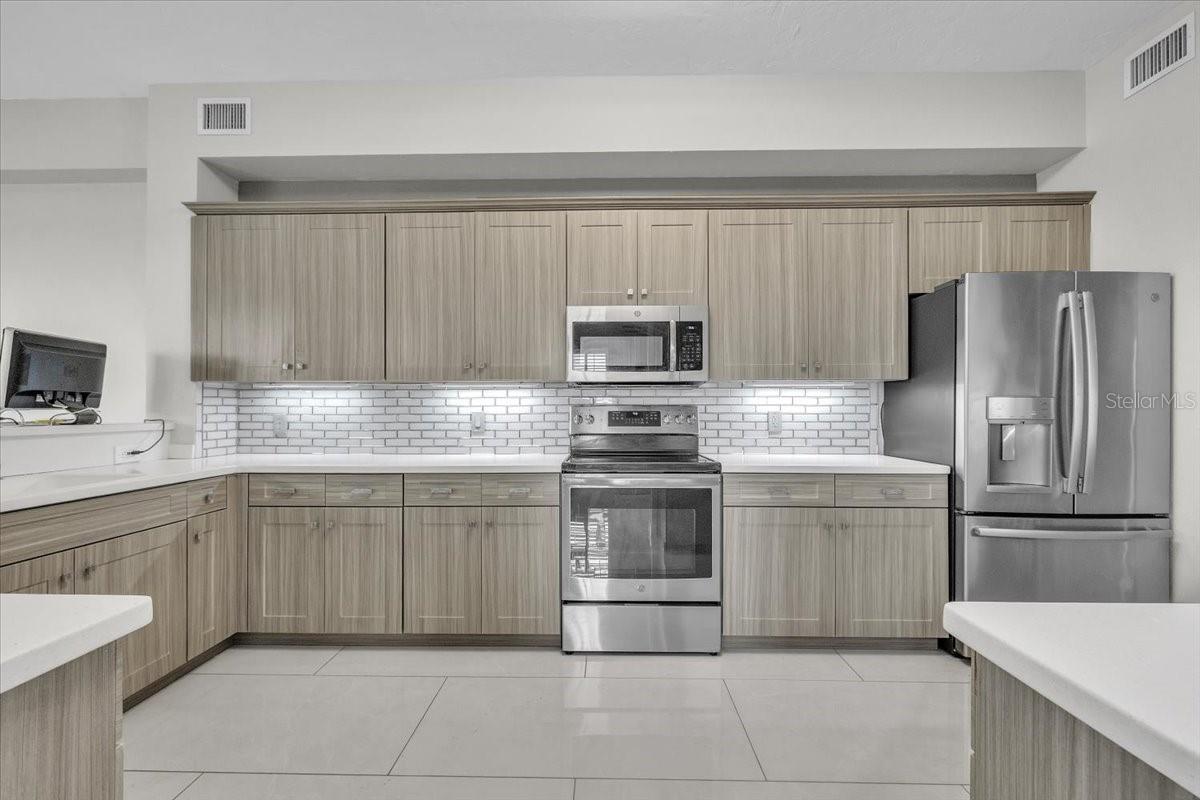 BREAKERS COURT - Residential