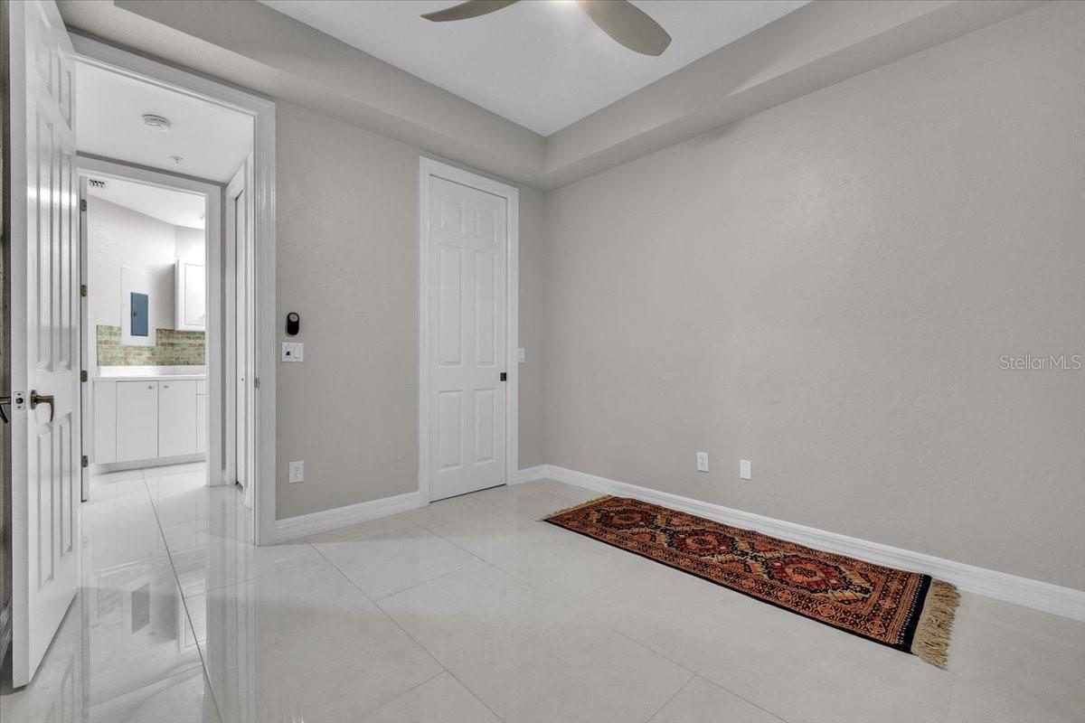 BREAKERS COURT - Residential