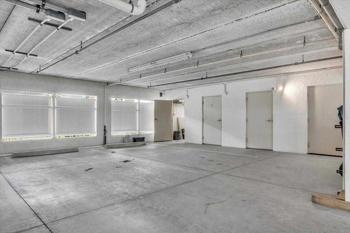 BREAKERS COURT - Residential