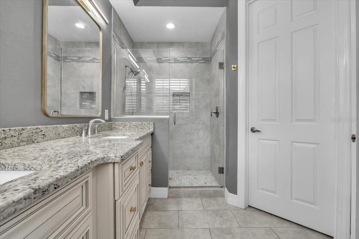 BREAKERS COURT - Residential