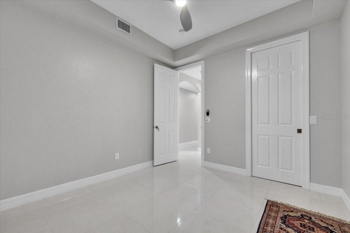 BREAKERS COURT - Residential