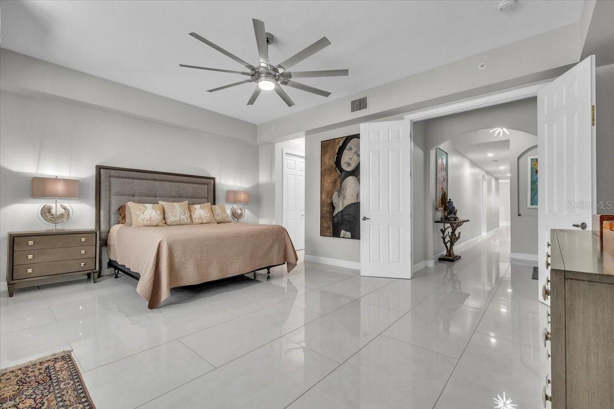 BREAKERS COURT - Residential