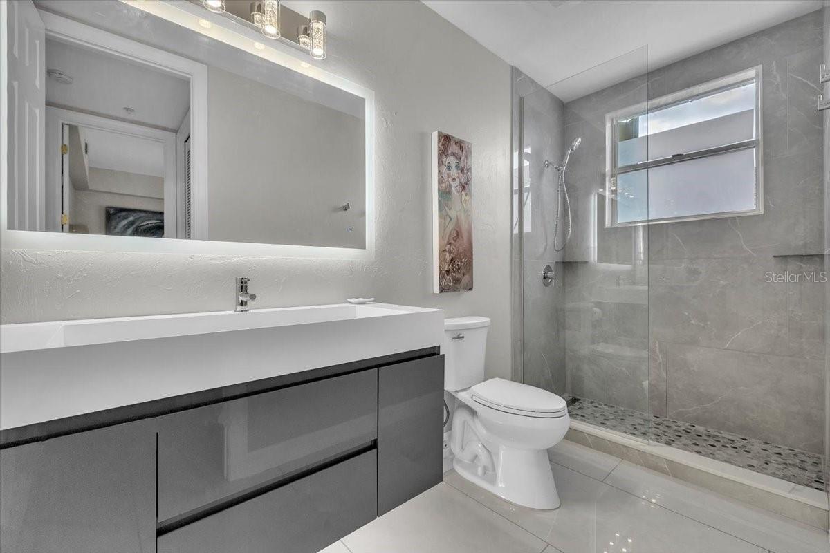 BREAKERS COURT - Residential