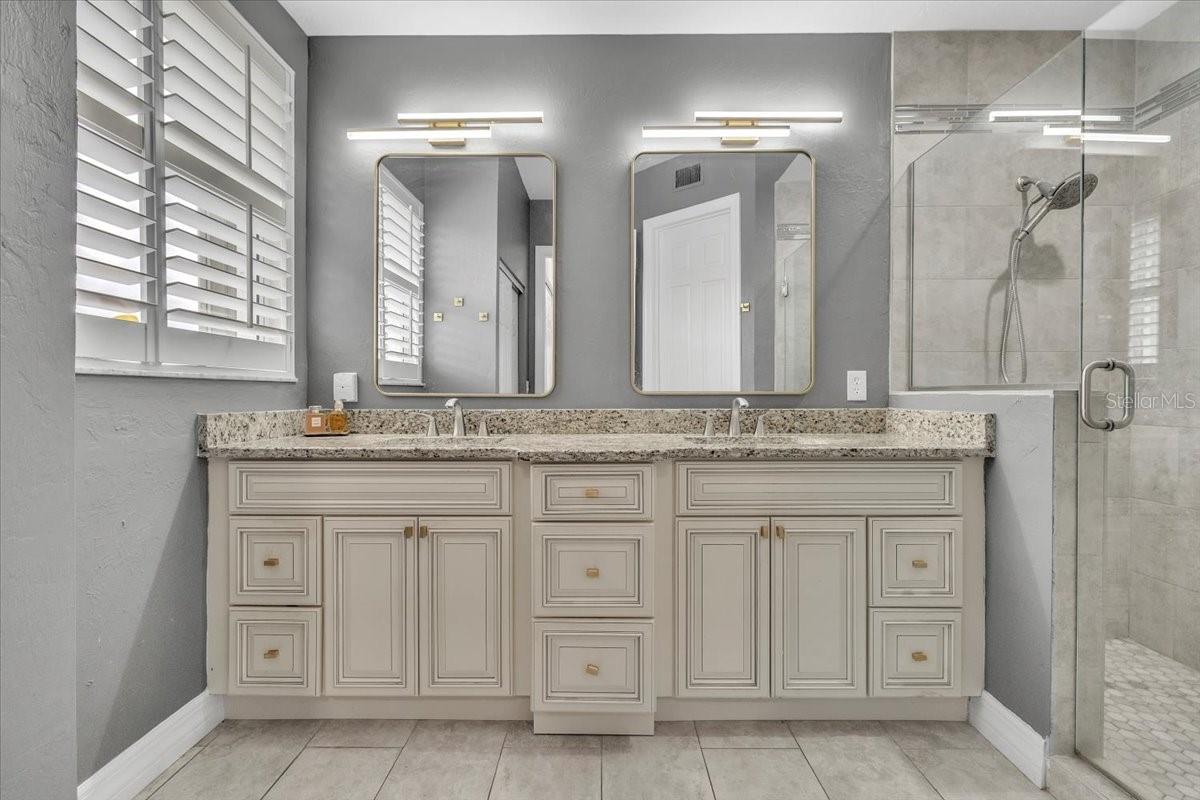 BREAKERS COURT - Residential