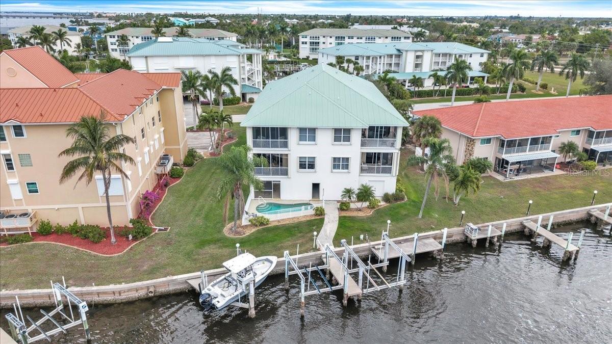 BREAKERS COURT - Residential